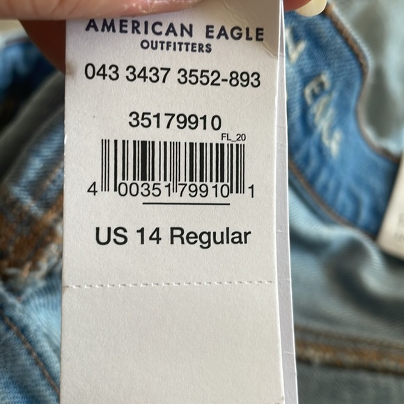NWT American Eagle straight leg Jean size 14 32w - Picture 3 of 3